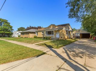 1615 Hickory St, Waukegan, IL 60085