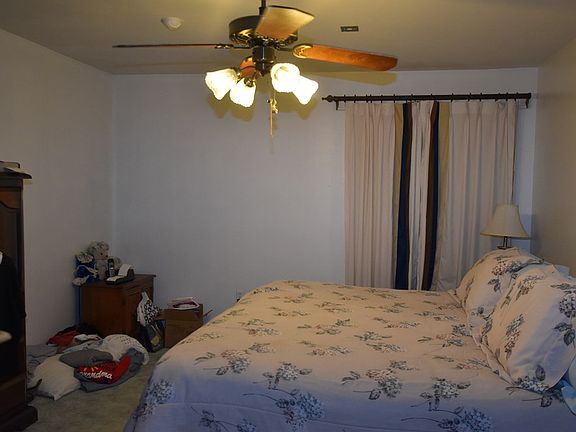 3rd image of 1400 Tulip Ln