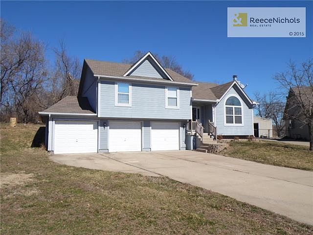 CUSTOM HOME WITH OVER-SIZED BEDROOMS!