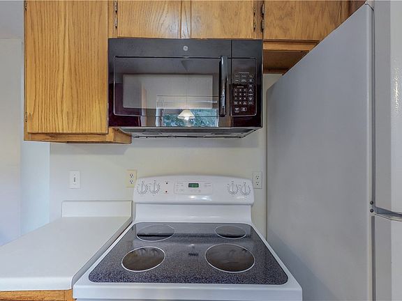 4th image of 610 Navarro Dr