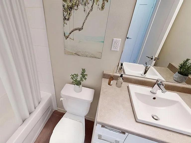 1209 Richmond St — Photo 11