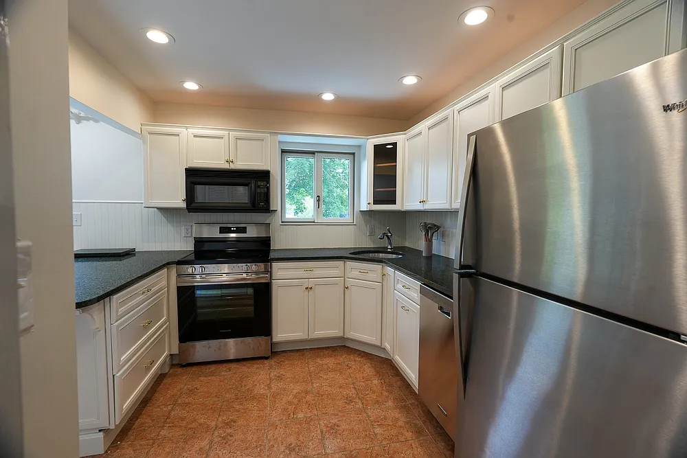 1 bed, 1.5 bath, 800 sqft, $775 — Photo 4