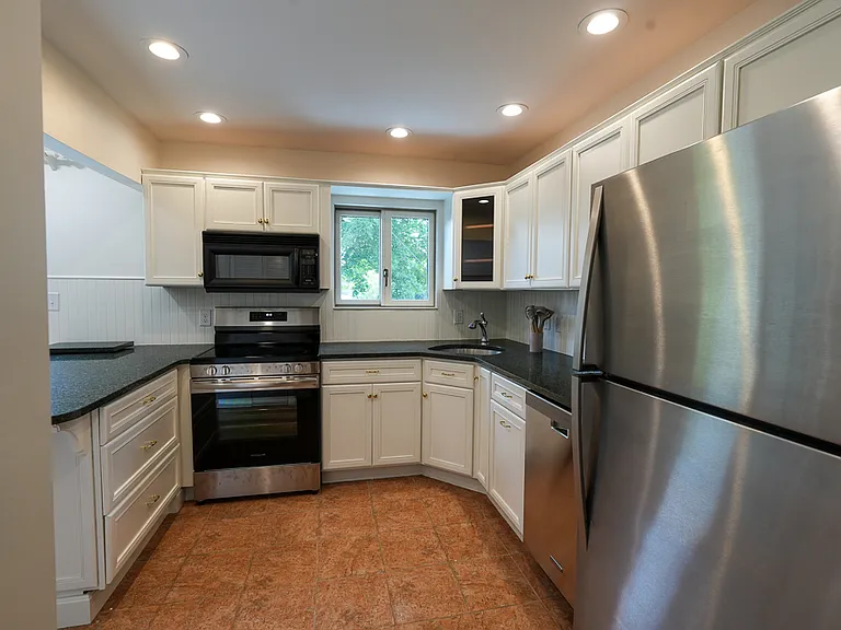 321 Harvest Dr — Photo 4