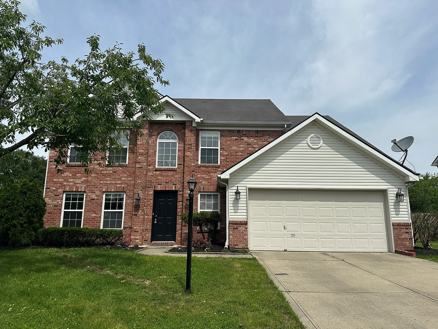 4 bed, 2.5 bath, 2266 sqft, $2,595 — Photo 1