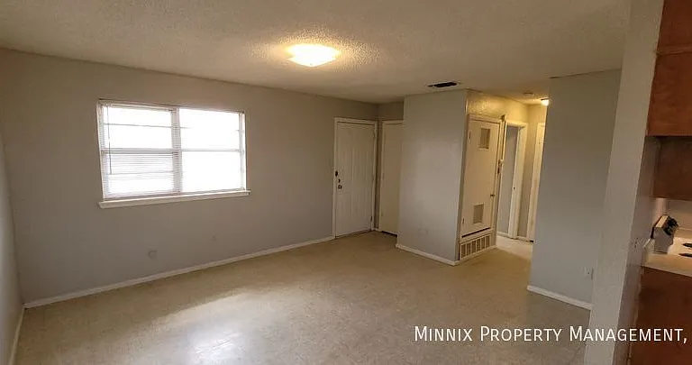 636 S Crosby St — Photo 4