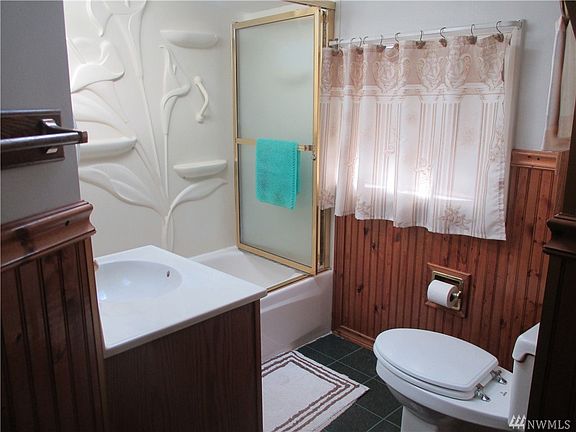5th image of 392 SE Parkhill Dr