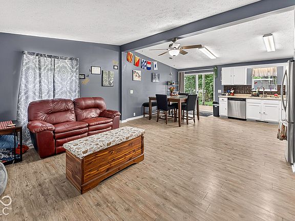 4th image of 415 3rd St