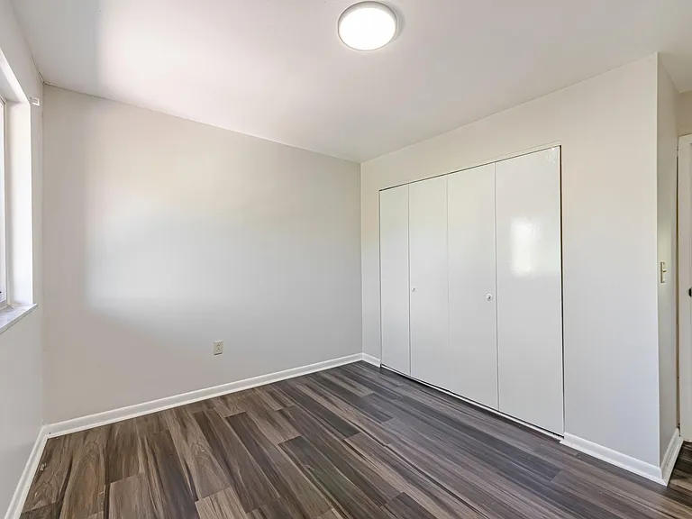 Brooklane Manor Apartments — Photo 49