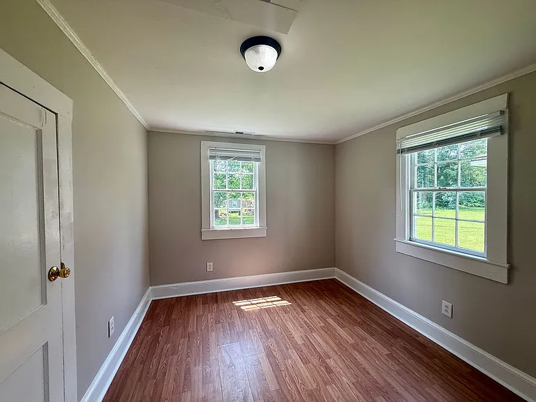 305 Maple St — Photo 12