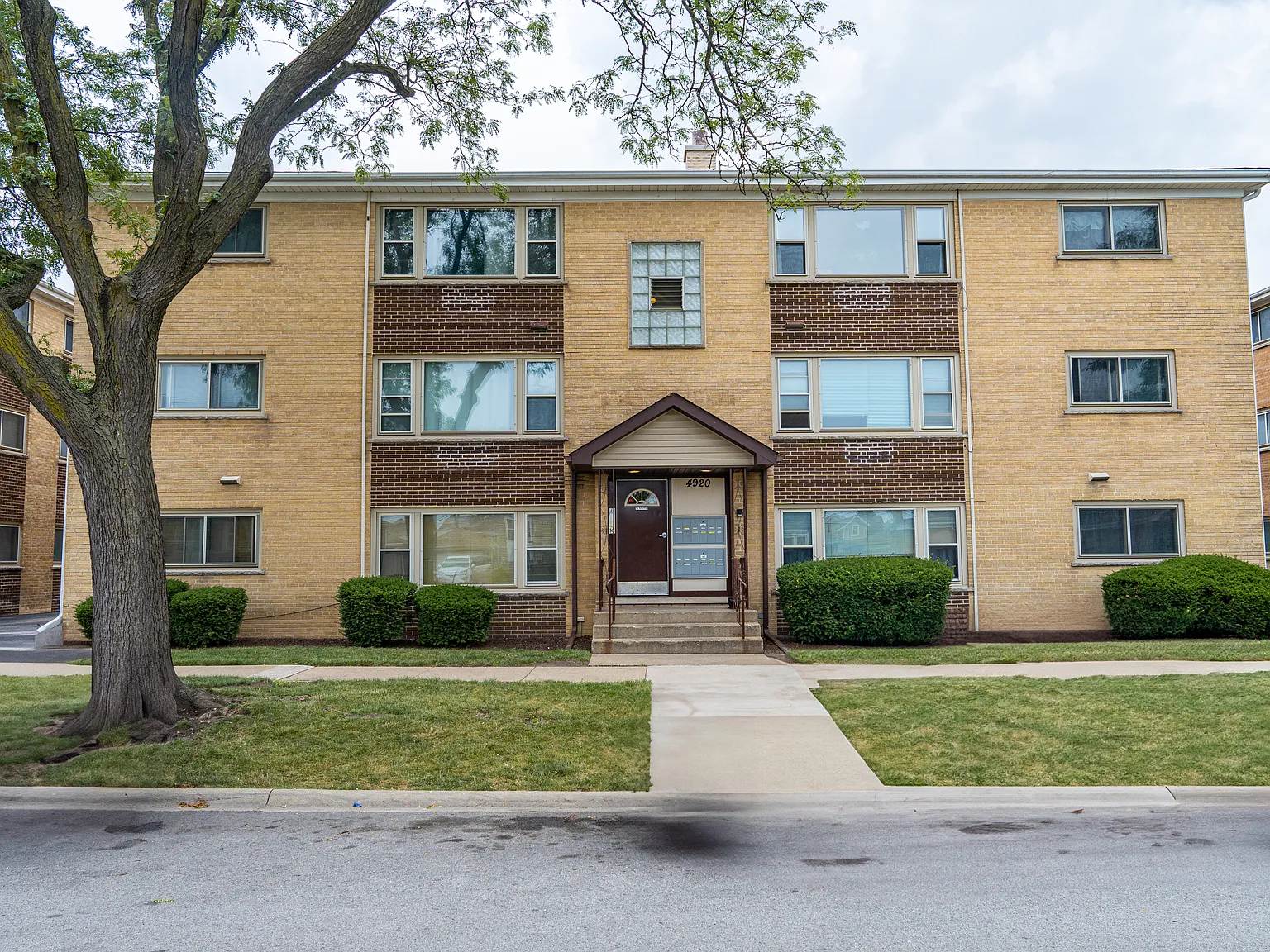 2 bed, 715 sqft, $1,700 — Photo 1