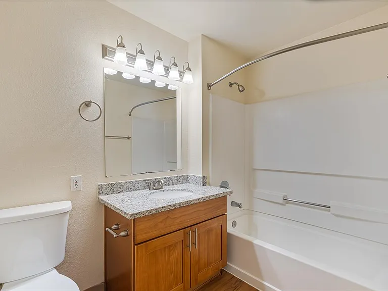 Cascade Woods Apartments — Photo 31