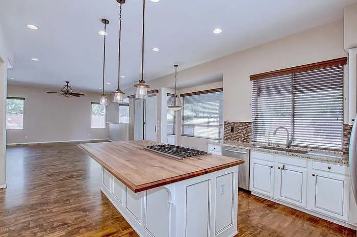 562 N Danielson Way — Photo 6