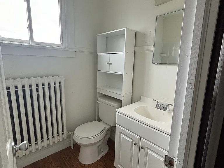 208 N Warren Ave #F — Photo 7