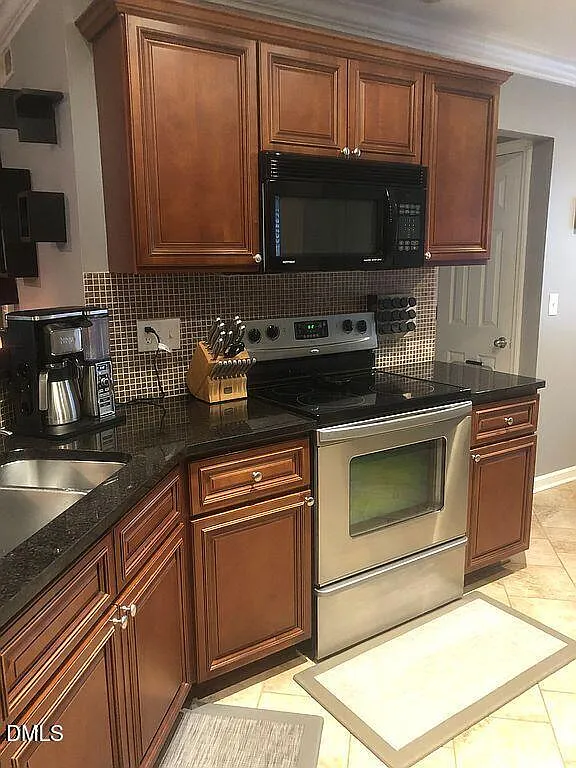 2 bed, 2.5 bath, $1,695 — Photo 2