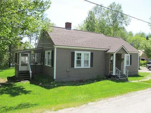 4 Oquossoc Avenue, Rangeley, ME 04970