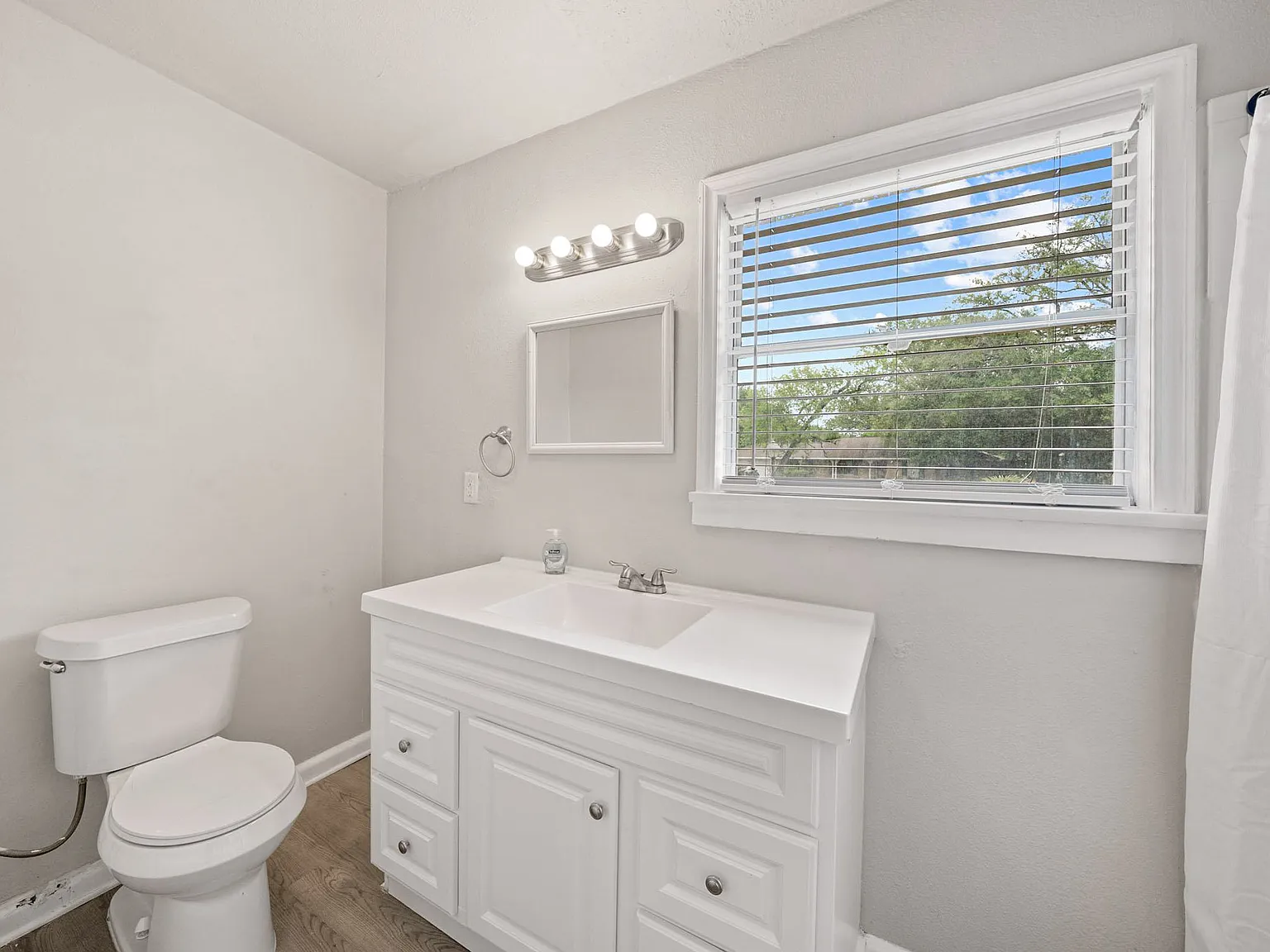 4 bed, 2.0 bath, 1471 sqft, $667 — Photo 3