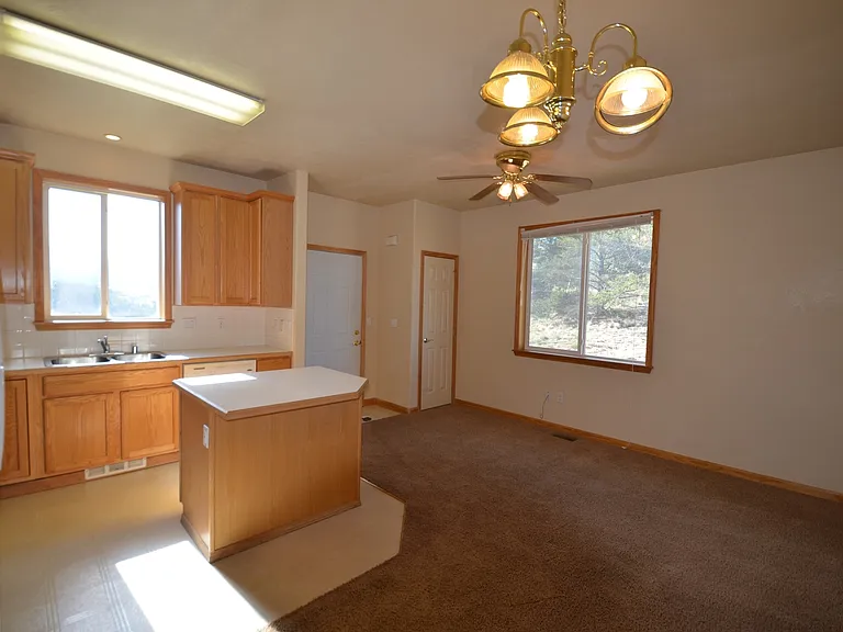 Platte View Dr. 6-Plex — Photo 10