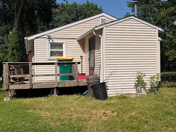 3rd image of 1052 S Pine Rd