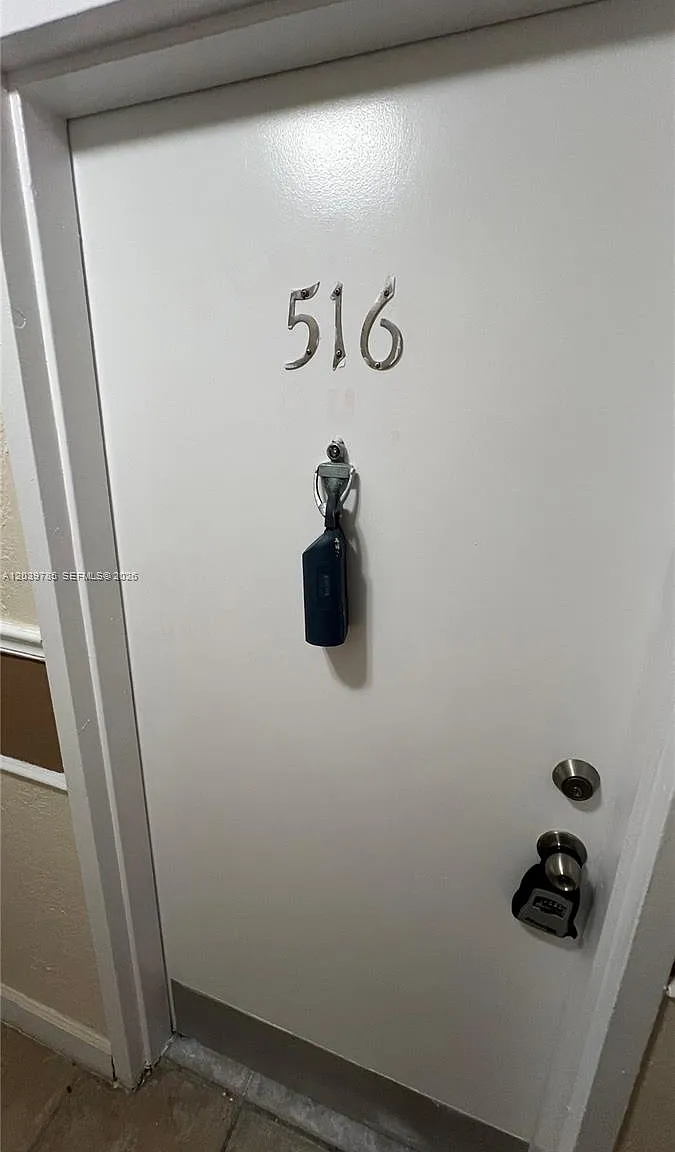 Yolanda Villas Condo — Photo 2