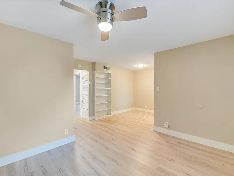 2401 Manor Rd #131 — Photo 7