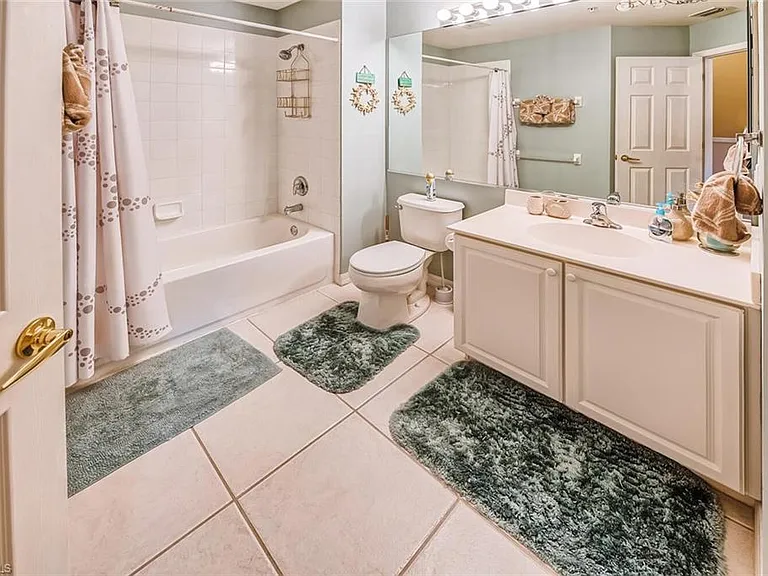 1080 Hampton Cir — Photo 14