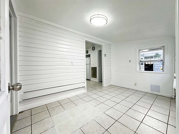 2nd image of 682 New Dorp Ln #R