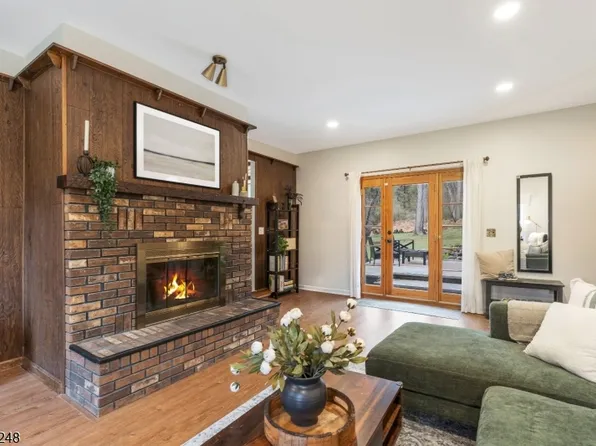 66 Grayrock Rd, Clinton Twp., NJ 08809