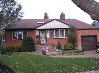 3 Ruth Rd, Plainview, NY 11803