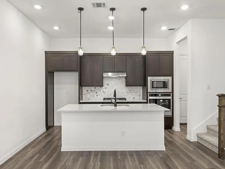 9940 Hennings St — Photo 3