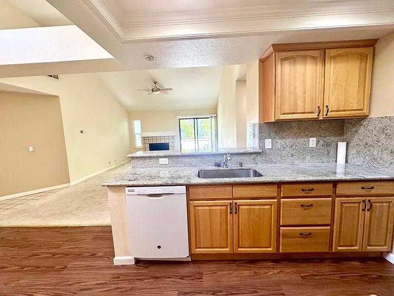 6436 Buena Vista Dr #B — Photo 28
