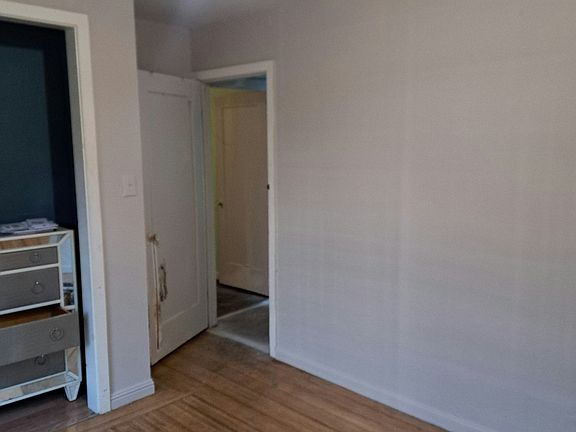 5th image of 515 Ellsworth St