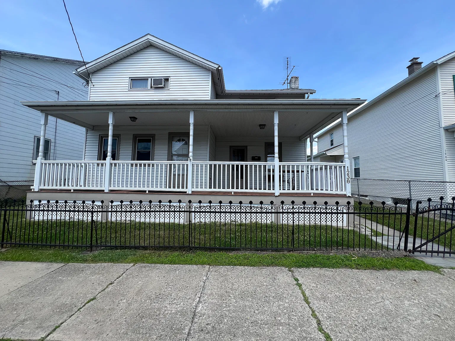 3 bed, 1400 sqft, $1,700 — Photo 2