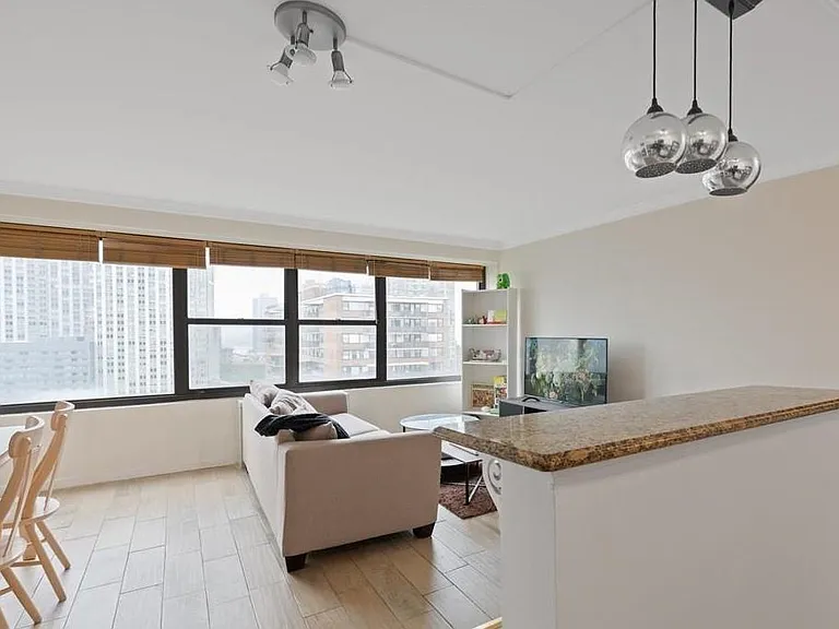 135 Montgomery St #20H — Photo 6