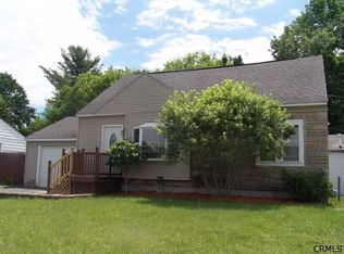 1 Maxwell Rd, Halfmoon, NY 12065