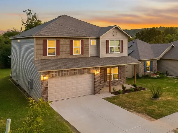 973 E Sparrow Cir, Fayetteville, AR 72701