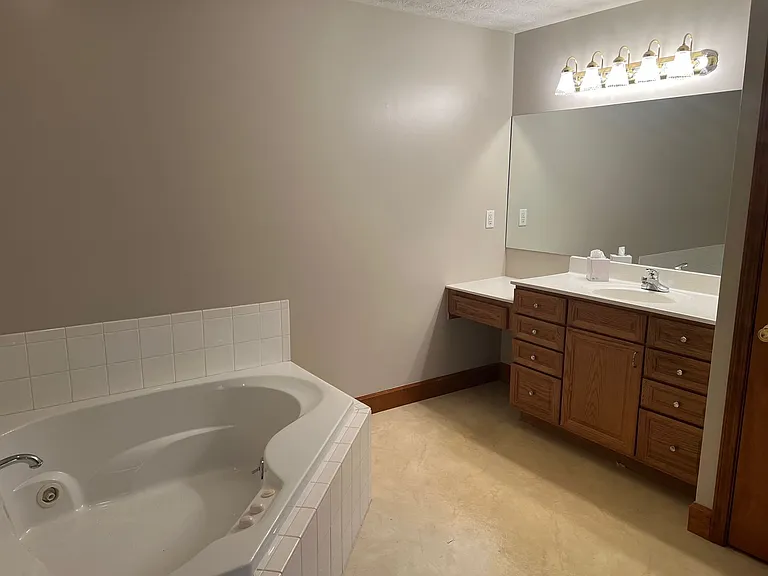 1201 Heartland Dr — Photo 6