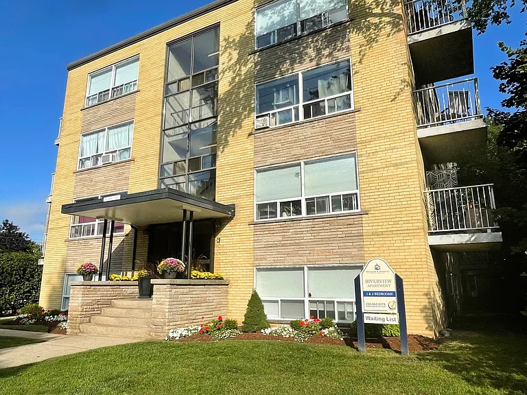 105 Water St — Photo 1