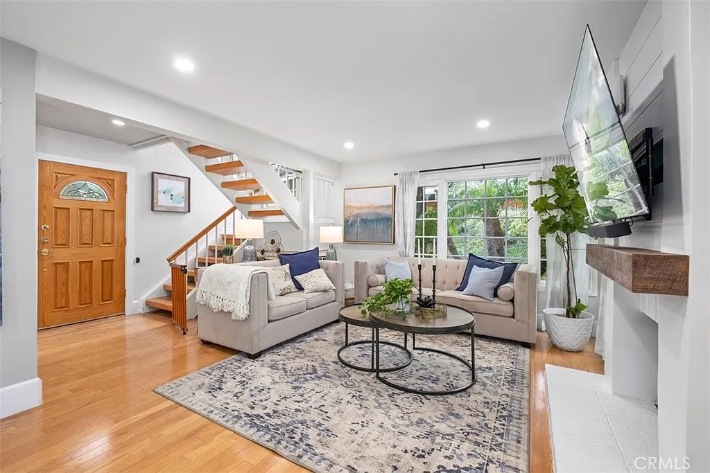 3 bed, 2.5 bath, 1754 sqft, $8,200 — Photo 1