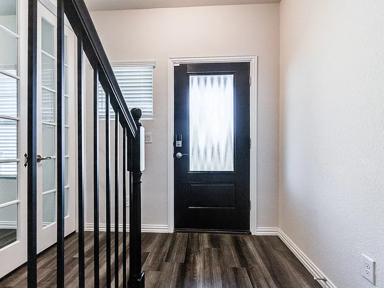226 Stonebrook Trl — Photo 3