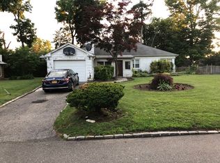 3 Stony Run Rd, Great Neck, NY 11023