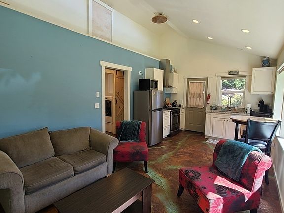 2nd image of 2715 NE 19th St Unit 1922