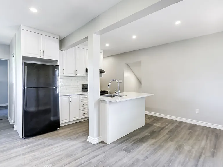 138 Memorial Ave #A — Photo 3