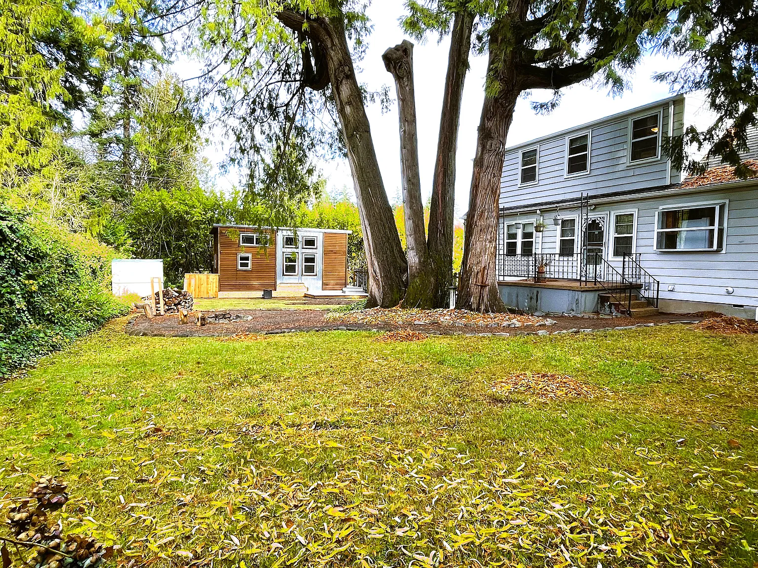 4 bed, 2400 sqft, $2,920 — Photo 3