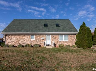 1103 S 18th St, Pekin, IL 61554