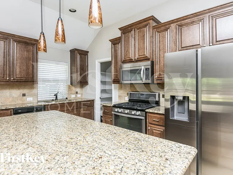 964 Tara Dr — Photo 5
