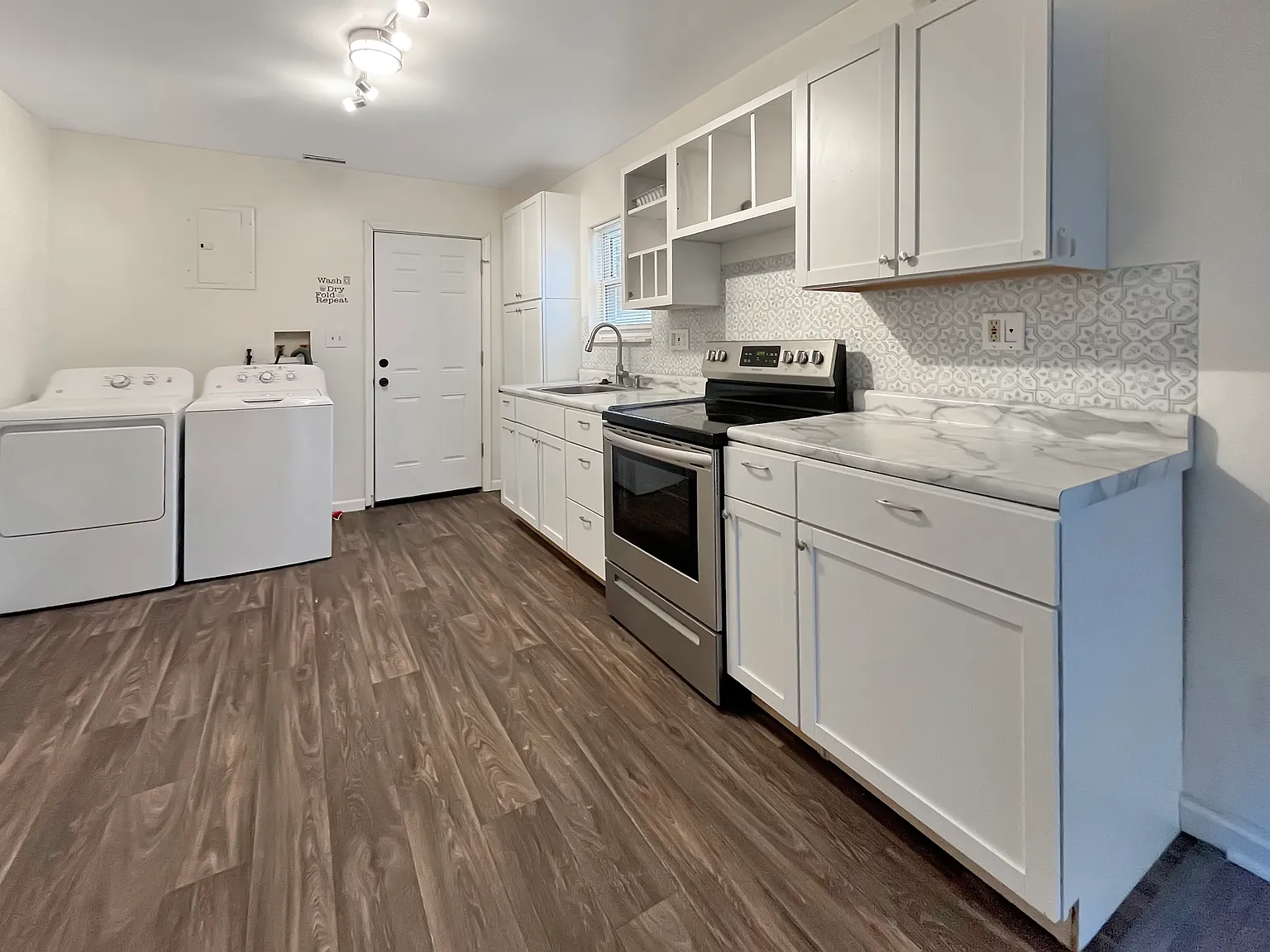 2 bed, 701 sqft, $1,200 — Photo 3