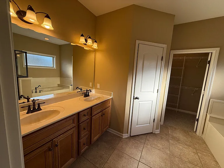 7904 Pips Ridge Ln — Photo 13