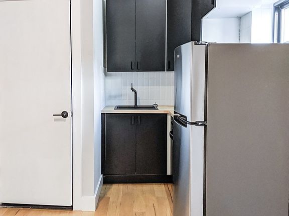 3rd image of 2121 E Dauphin St APT 8