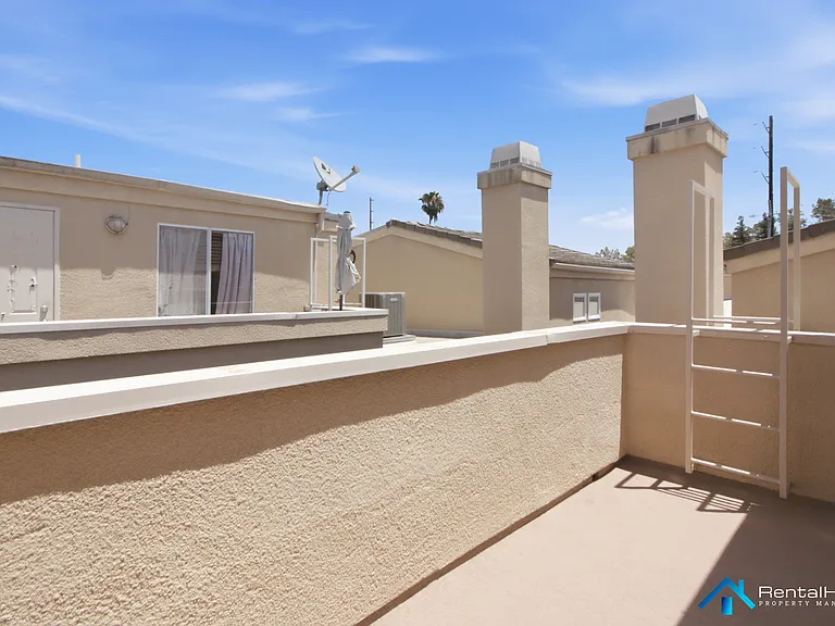4139 Cahuenga Blvd #102 — Photo 25