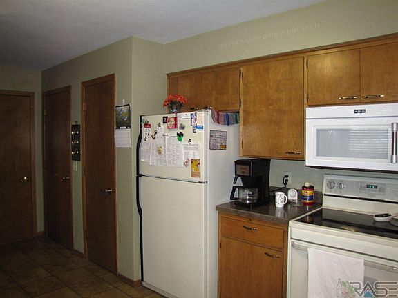 5th image of 1009 Linden St